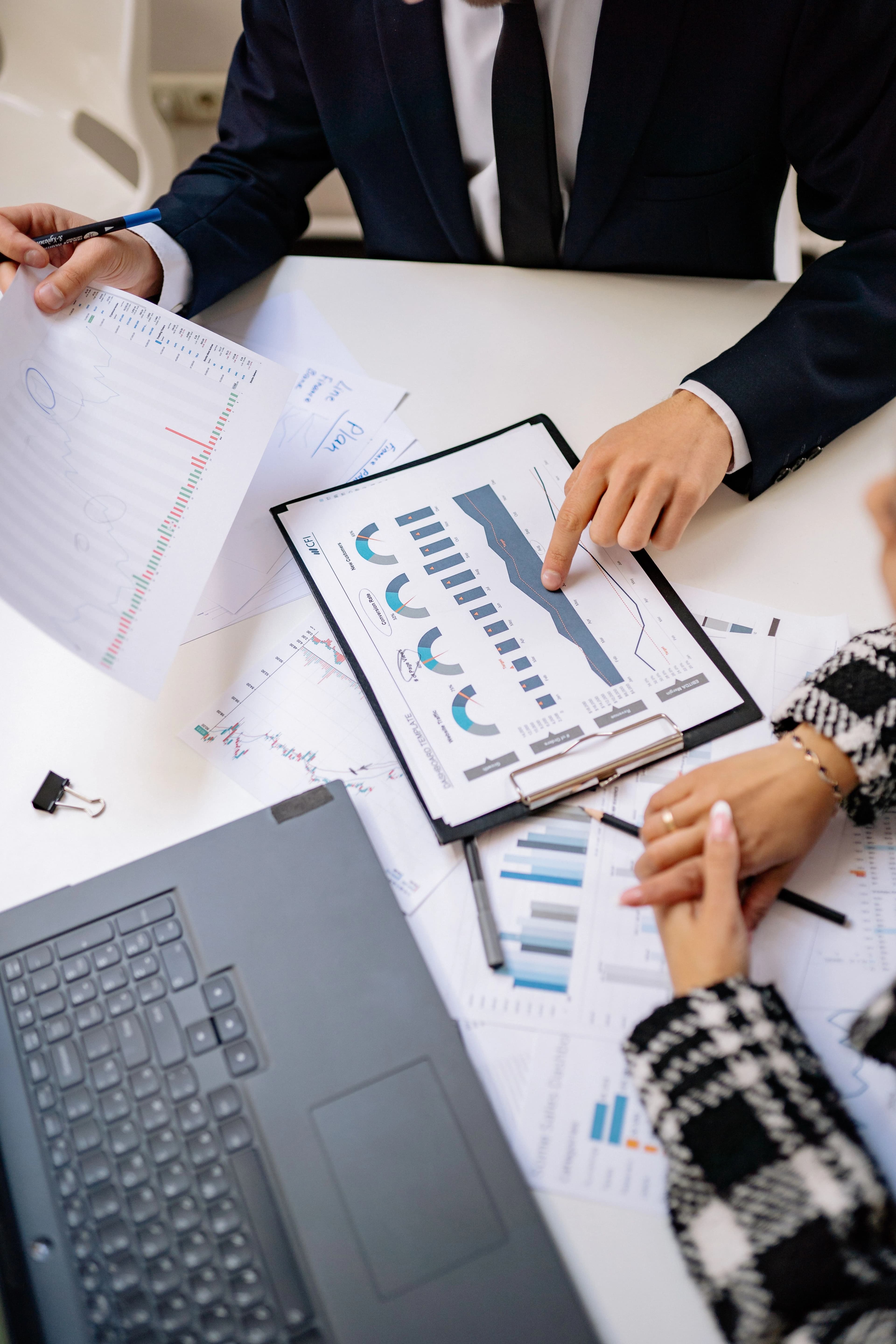 Professional data management and business analytics services