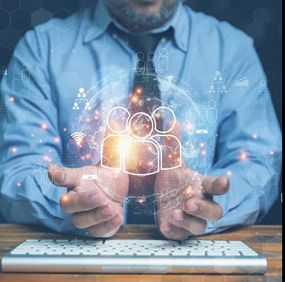 IT specialist exhibiting cross-domain knowledge via global digital technology network